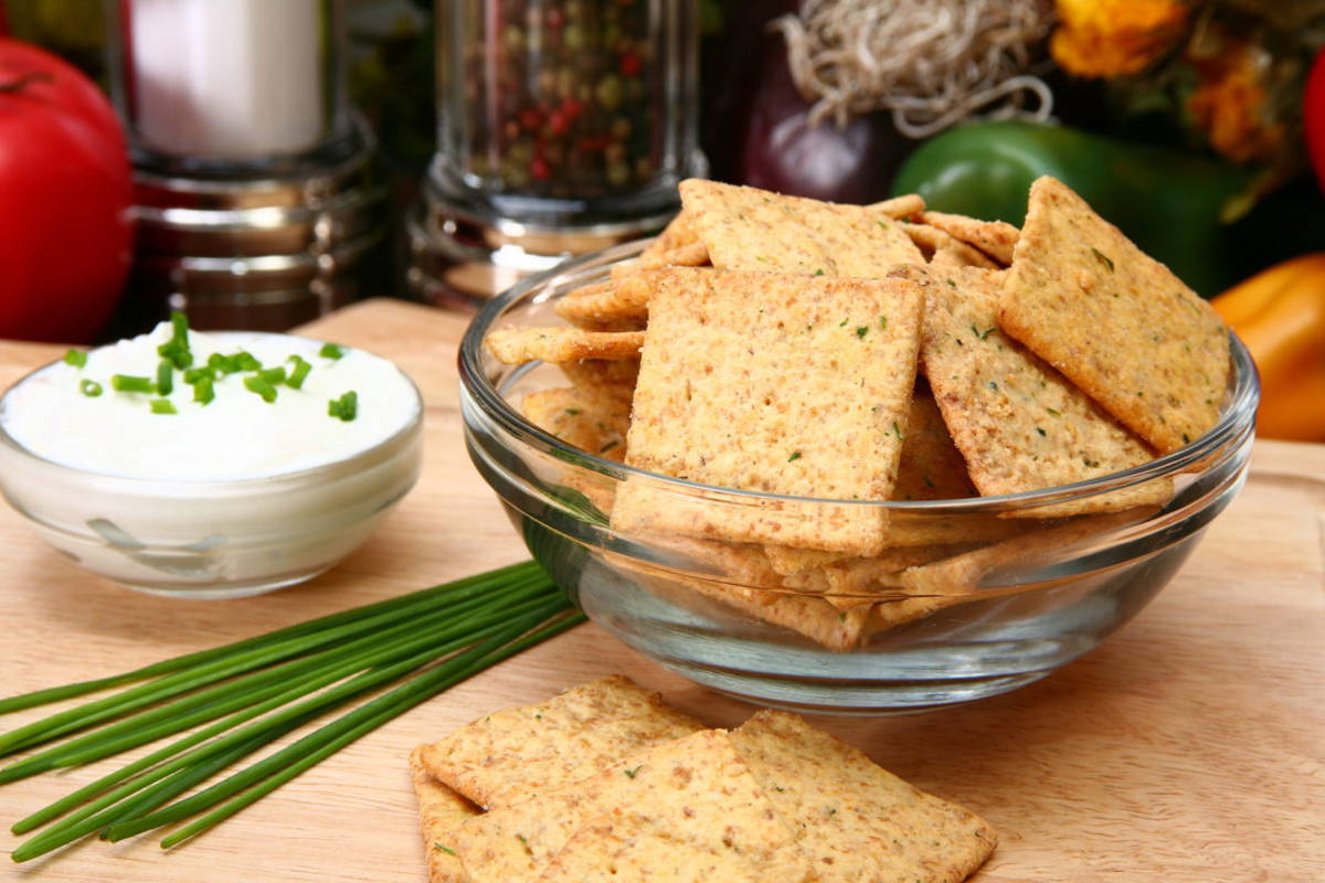Keto Crackers 4 Low Carb Options To Fit Your Macros