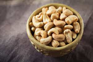 Are Cashews Keto-Friendly? (Carbs, Nutritional Facts and Health Benefits)