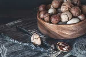 Are Nuts Keto? The Best Low-Carb Nuts for the Ketogenic Diet
