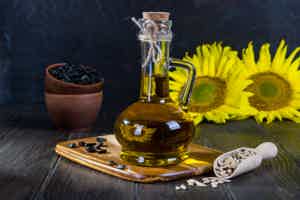 Is Sunflower Oil Good for You? The Benefits and Risks